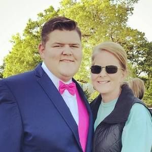 Meet your Posher, Leslie